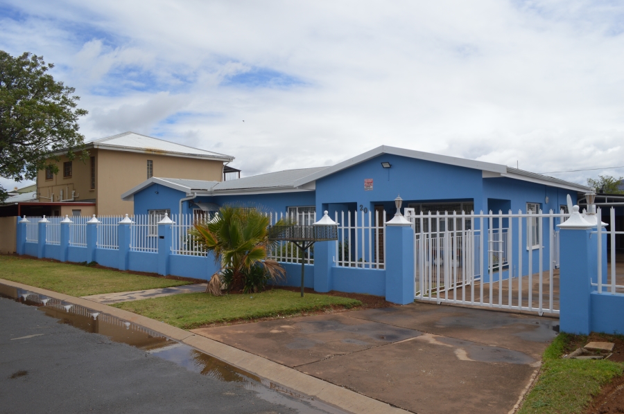 4 Bedroom Property for Sale in Victoria Park Eastern Cape